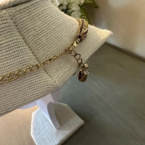 Betsey Johnson Queen Bee
LARGE Floral Heart Crystal Sea
Green Flower Necklace - Picture 6 of 6